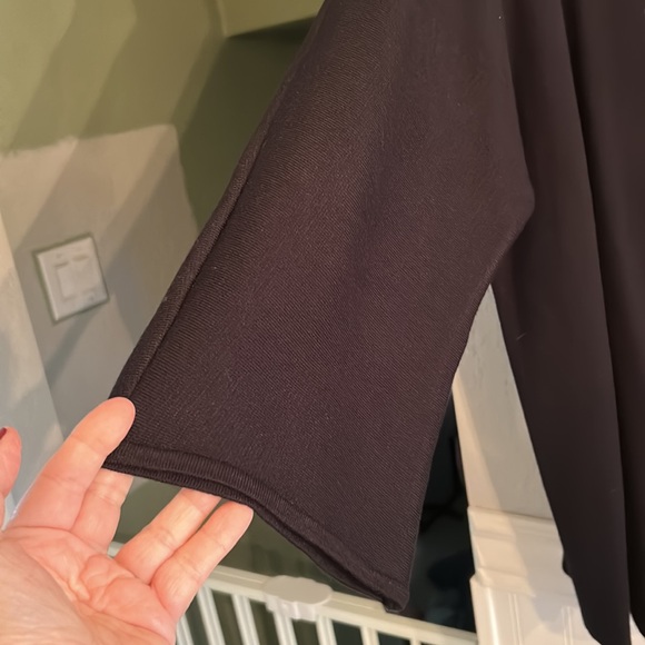 Brand - JM Collection black 3/4 in sleeves with a bell flair with jeweled brooch - Picture 5 of 16